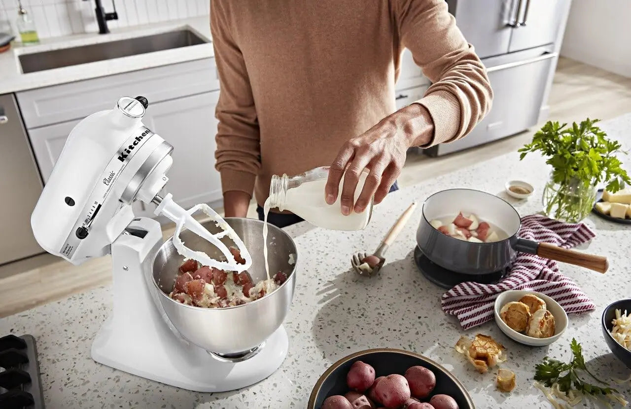 Classic Series 4.5 Quart Tilt-Head Stand Mixer K45SS, White